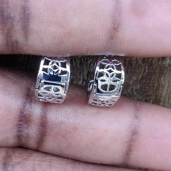 2/$25 Silver plated Flower hoop Earring - Picture 5 of 5